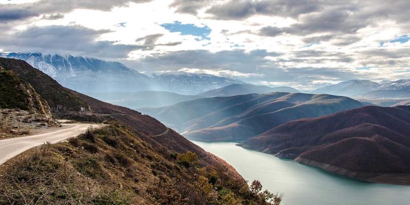 云计算赋能数据价值：数据分析、云存储与数据服务的三位一体革命